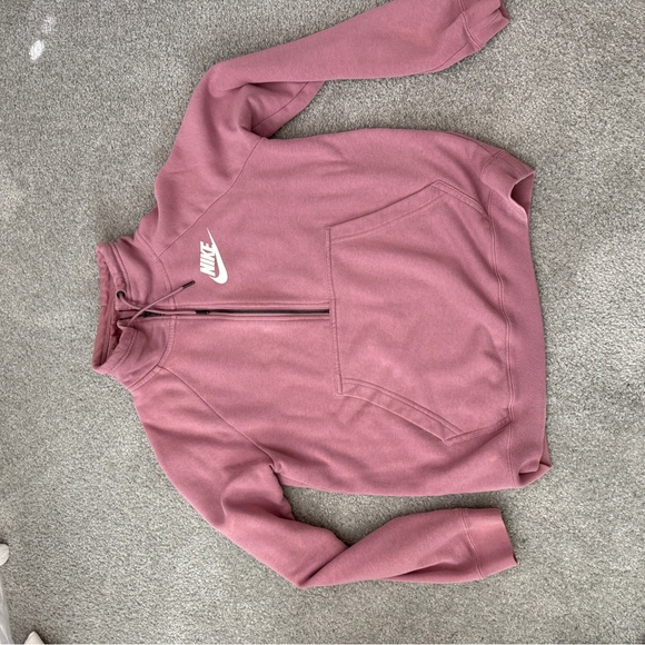 Nike Tops - Nike Sweatshirt